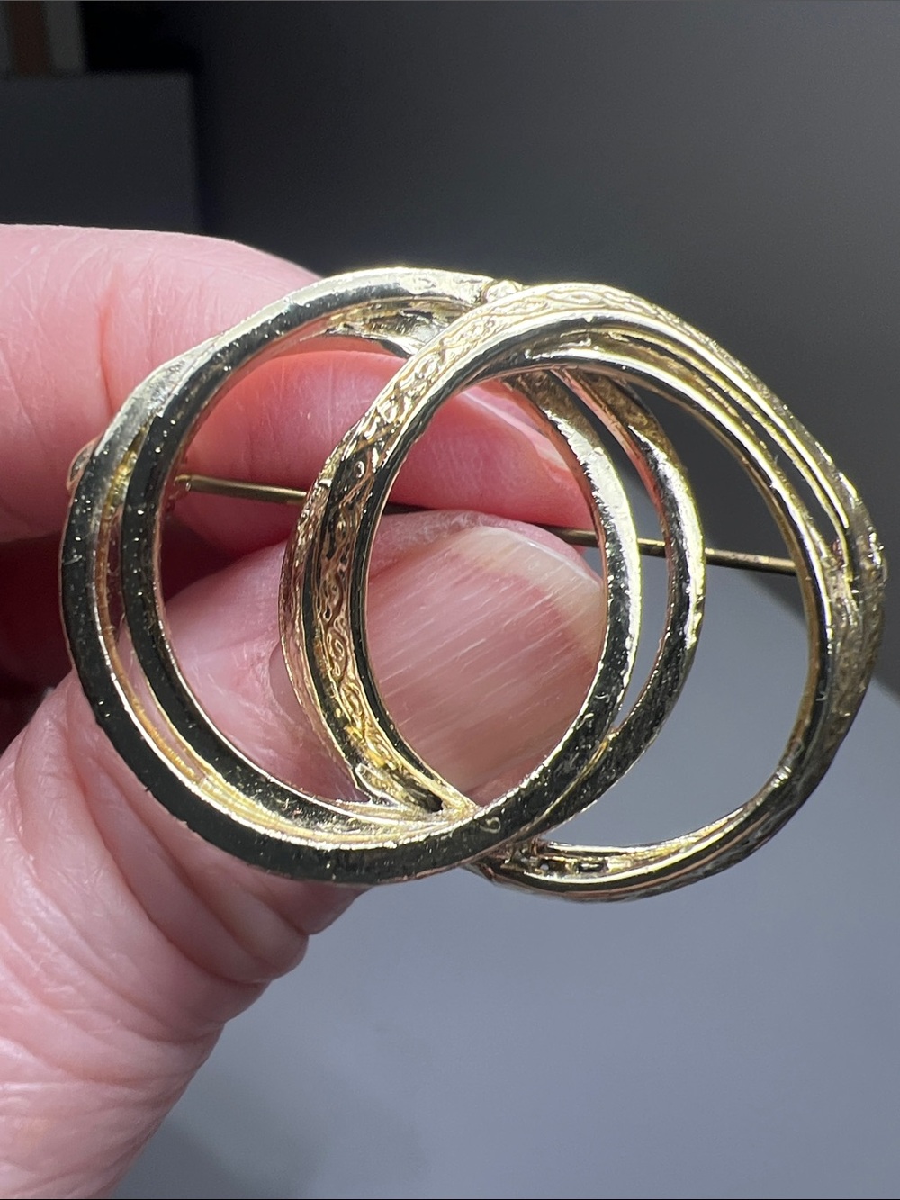 Sparkly Golden Interlocking Circle Brooch - Elegant Vintage